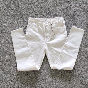 NWT, WHITE JEAN - SIZE 9 JUNIOR. Waist 29" **SALE SALE SALE**